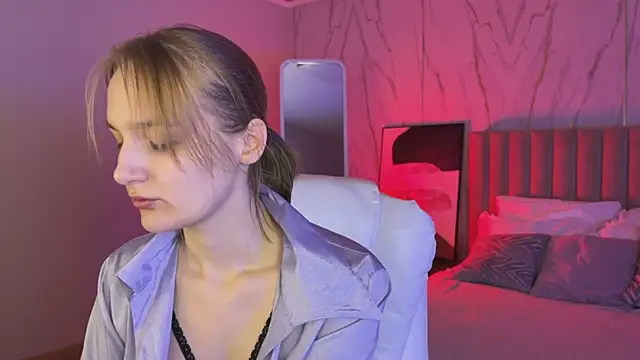 Snapshot of _Vikky_Moon_ chatting on October 8, 1:14 am Vikky Moon online show from October 8, 1:14 am