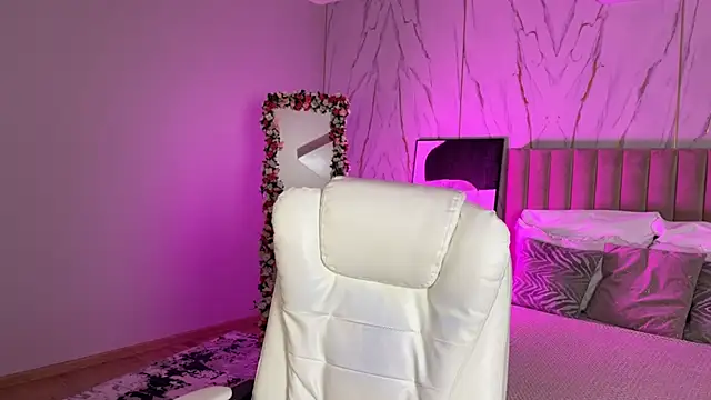 Snapshot of _Vikky_Moon_ chatting on October 17, 1:09 am Vikky Moon online show from October 17, 1:09 am