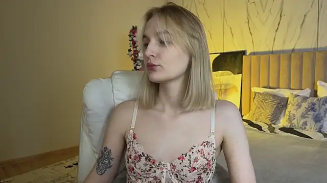  Vikky Moon  online show from April 18, 12:47 am