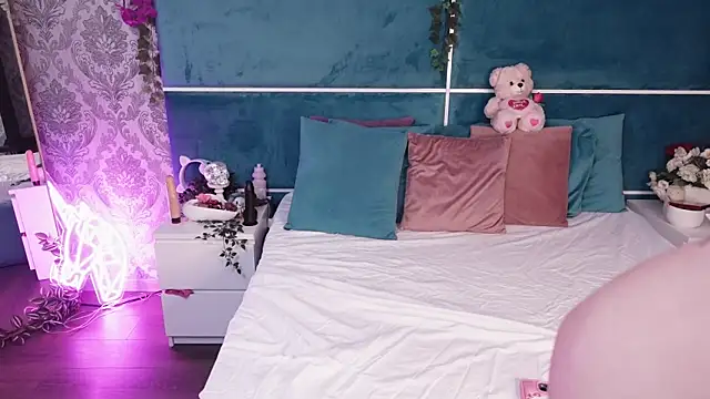 SunnyGlow online show from October 4, 4:21 am