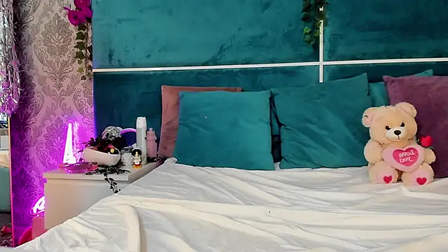 SunnyGlow online show from November 3, 5:20 am