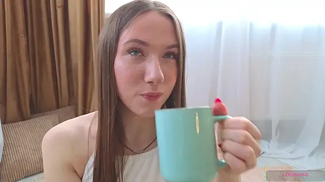 Snapshot of Kira_mindnes chatting on March 10, 6:18 am Kira mindnes online show from March 10, 6:18 am