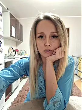 Snapshot of b_l_o_n_d_i_n_k_a chatting on March 18, 4:59 pm b l o n d i n k a online show from March 18, 4:59 pm