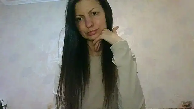 AliseWats online show from April 5, 9:01 pm