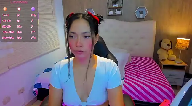 Snapshot of _LiilyWong chatting on March 19, 4:57 am LiilyWong online show from March 19, 4:57 am