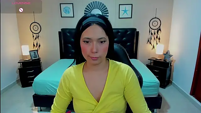 Snapshot of _LiilyWong chatting on October 7, 7:05 am LiilyWong online show from October 7, 7:05 am
