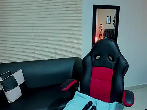  LiilyWong online show from November 6, 5:41 am