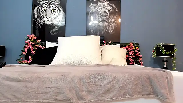 SophiaQueens online show from November 15, 9:00 pm