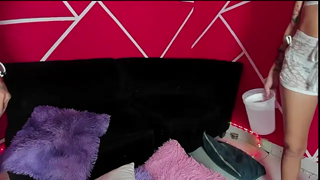 Snapshot of hot_dirty_paradise_66 chatting on December 15, 9:24 am hot dirty paradise 66 online show from December 15, 9:24 am