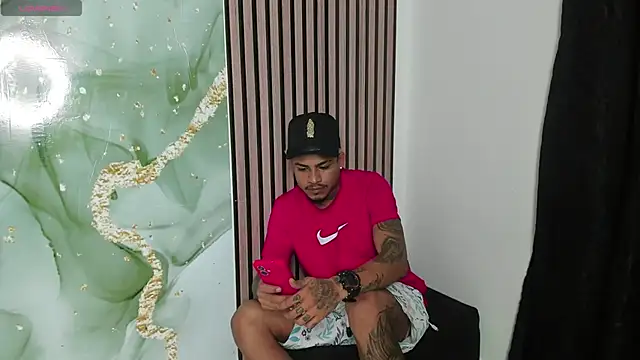 Snapshot of hot_dirty_paradise_66 chatting on January 12, 8:52 am hot dirty paradise 66 online show from January 12, 8:52 am