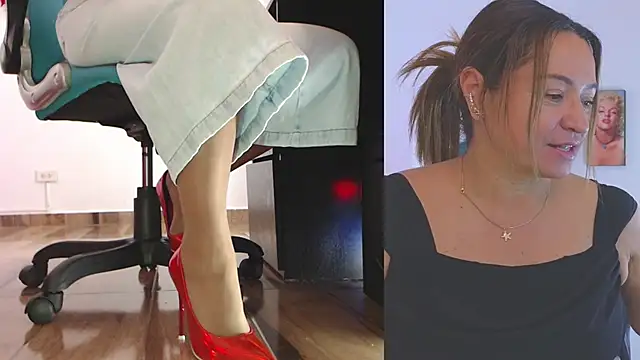 Snapshot of weet_Evans___ chatting on February 6, 2:05 am weet Evans online show from February 6, 2:05 am