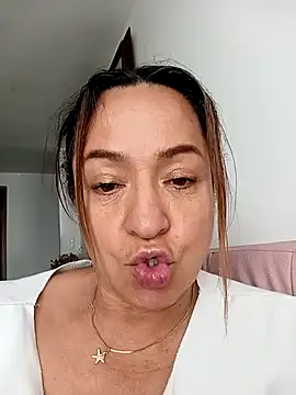 Snapshot of weet_Evans___ chatting on February 6, 4:32 pm weet Evans online show from February 6, 4:32 pm