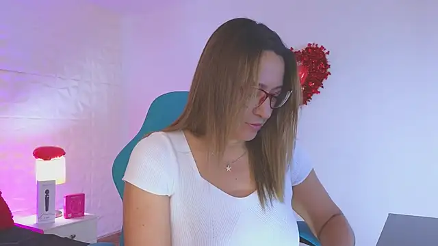 Snapshot of weet_Evans___ chatting on February 10, 3:32 am weet Evans online show from February 10, 3:32 am