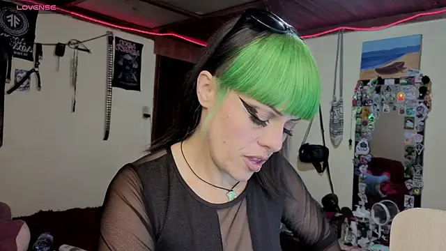 freyaa sorcerees online show from December 17, 5:35 am