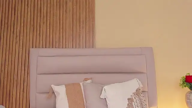 FatimaEvans online show from December 20, 1:07 pm