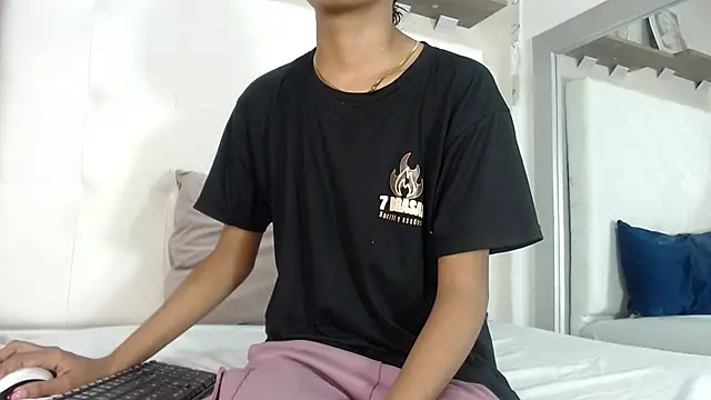 willow smitt online show from October 30, 1:01 pm