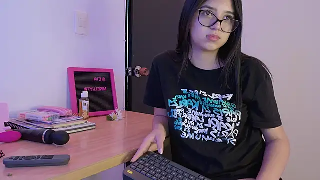 eva sin18 online show from March 13, 2:44 pm