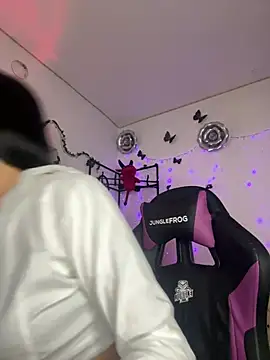 Kendramillerr 1 online show from March 14, 8:06 pm