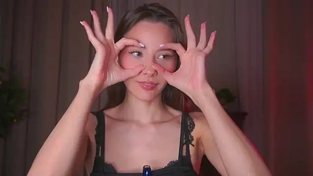 EditaBails online show from April 11, 7:18 pm