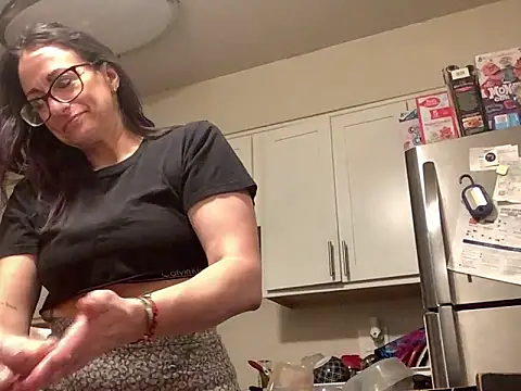 Snapshot of KittyKat_LoLo chatting on November 16, 7:25 am KittyKat LoLo online show from November 16, 7:25 am