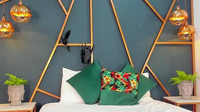 Snapshot of Lia_Valmont chatting on March 2, 1:40 pm Lia Valmont online show from March 2, 1:40 pm