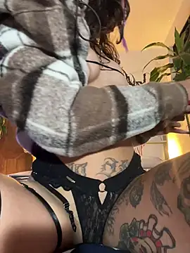 Lia Valmont online show from April 14, 2:28 am