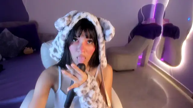 auroracute02 online show from December 1, 1:27 pm