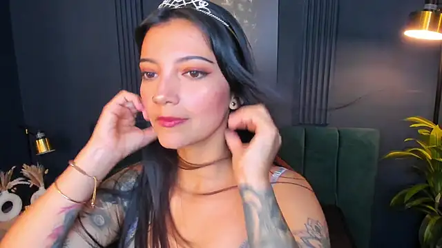 Snapshot of roxy_hell chatting on March 10, 7:07 pm roxy hell online show from March 10, 7:07 pm