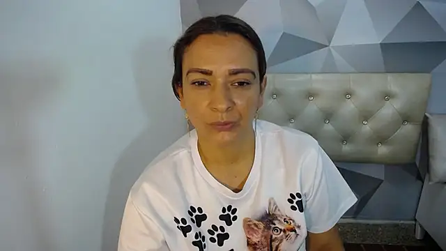 Milf-Prettyboobs online show from November 20, 10:37 am