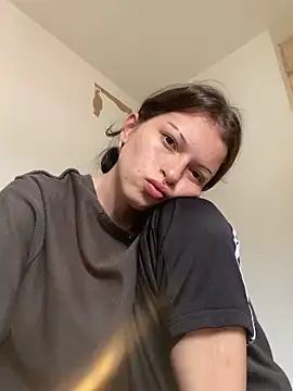Snapshot of val_zx chatting on May 2, 1:27 pm val zx online show from May 2, 1:27 pm