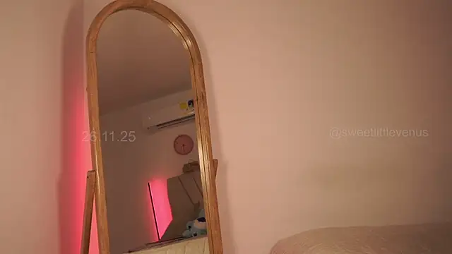 sweetlittlevenus online show from November 26, 9:27 pm