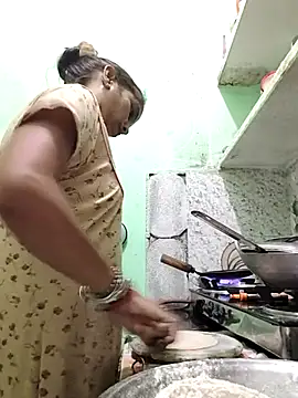 Hotty-Nidhi online show from September 14, 4:17 pm