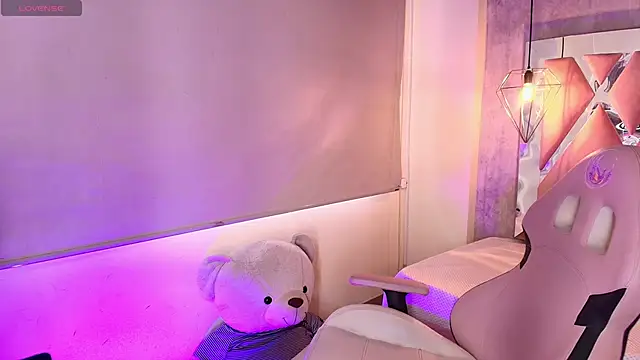 adara evanss online show from November 25, 6:30 pm