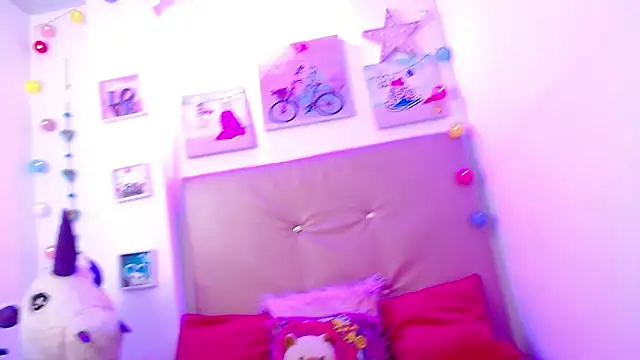 lili roussi online show from March 12, 3:02 am