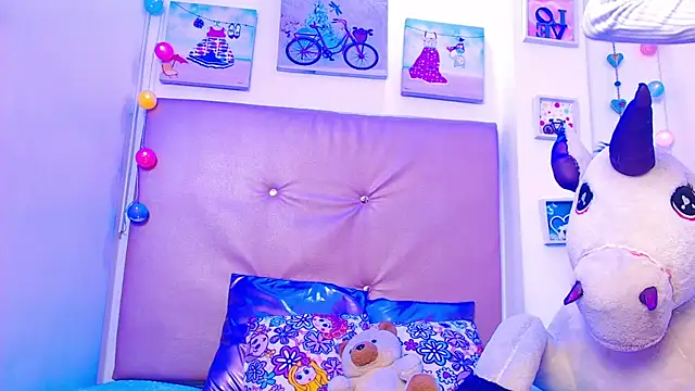 Snapshot of lili_roussi chatting on April 14, 8:04 pm lili roussi online show from April 14, 8:04 pm