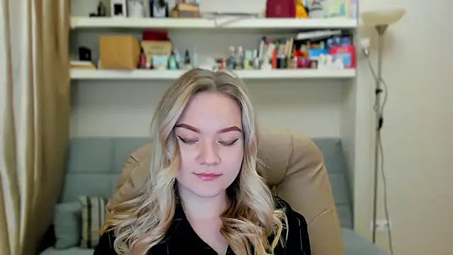 Kara Smith  online show from November 14, 11:13 pm