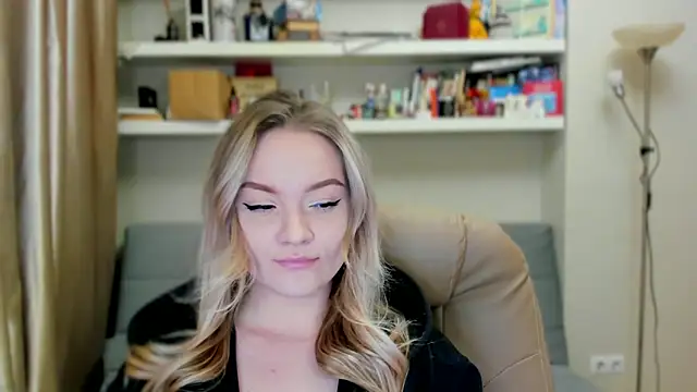 Kara Smith  online show from November 28, 11:40 pm