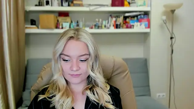 Kara Smith  online show from December 3, 11:58 pm