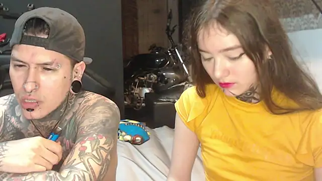 Snapshot of Alucard-Carmila chatting on March 21, 4:39 am Alucard-Carmila online show from March 21, 4:39 am