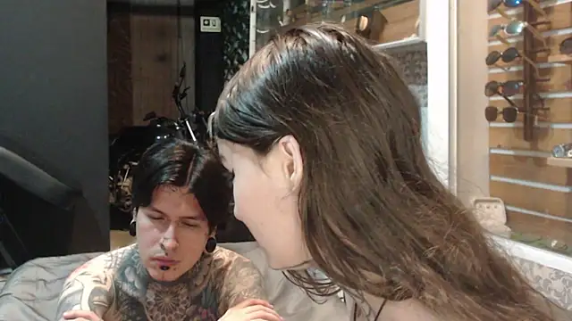 Snapshot of Alucard-Carmila chatting on October 19, 4:13 am Alucard-Carmila online show from October 19, 4:13 am