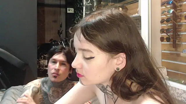 Snapshot of Alucard-Carmila chatting on October 24, 3:14 am Alucard-Carmila online show from October 24, 3:14 am