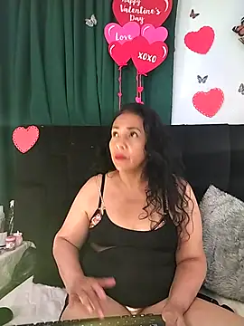 Snapshot of AlexaNovoa_ chatting on February 14, 2:08 am AlexaNovoa online show from February 14, 2:08 am