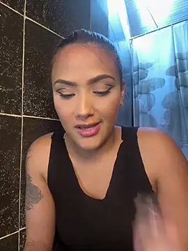 Snapshot of iamsara_21 chatting on July 8, 3:44 am iamsara 21 online show from July 8, 3:44 am