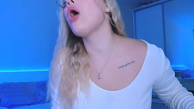 Snapshot of DIANAxxxDIAMOND chatting on October 4, 7:17 am DIANAxxxDIAMOND online show from October 4, 7:17 am