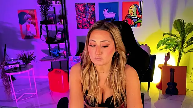 SarahAlluring online show from November 10, 11:31 am