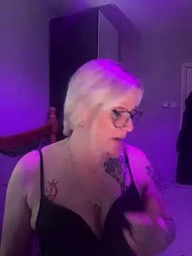 Curvy-Cleo online show from April 17, 8:34 pm