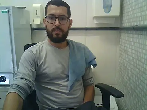 Snapshot of pdasgyn chatting on April 24, 12:18 pm pdasgyn online show from April 24, 12:18 pm