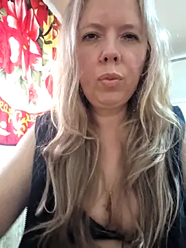 Irina3718 online show from April 10, 3:06 pm