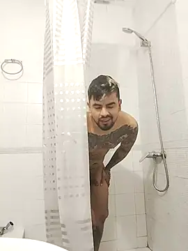 Snapshot of crazyweelove chatting on March 18, 10:25 am crazyweelove online show from March 18, 10:25 am