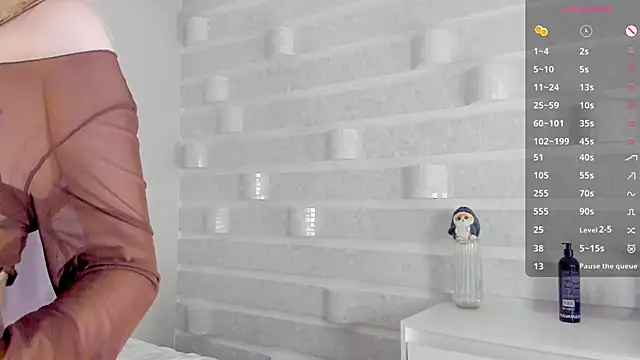 alicewonderyou online show from December 19, 3:24 am